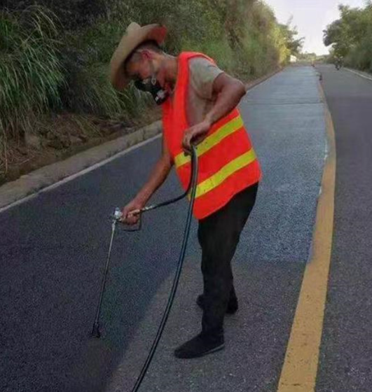 牡丹江路面喷涂翻新彩色步道施工方案